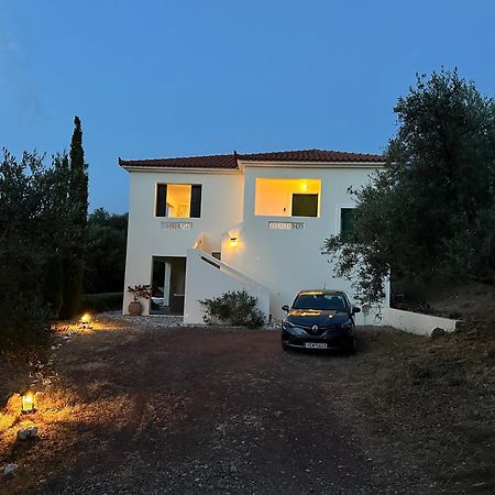 Villa Kyparissia De Wandelboom à Vrises  Extérieur photo
