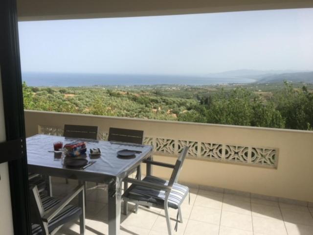 Villa Kyparissia De Wandelboom à Vrises  Extérieur photo