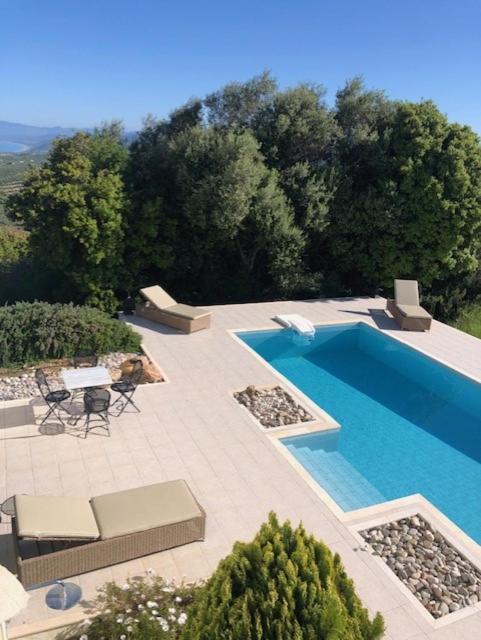 Villa Kyparissia De Wandelboom à Vrises  Extérieur photo